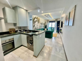 Modern 2 Bedrooms - Beach Front & Balcony